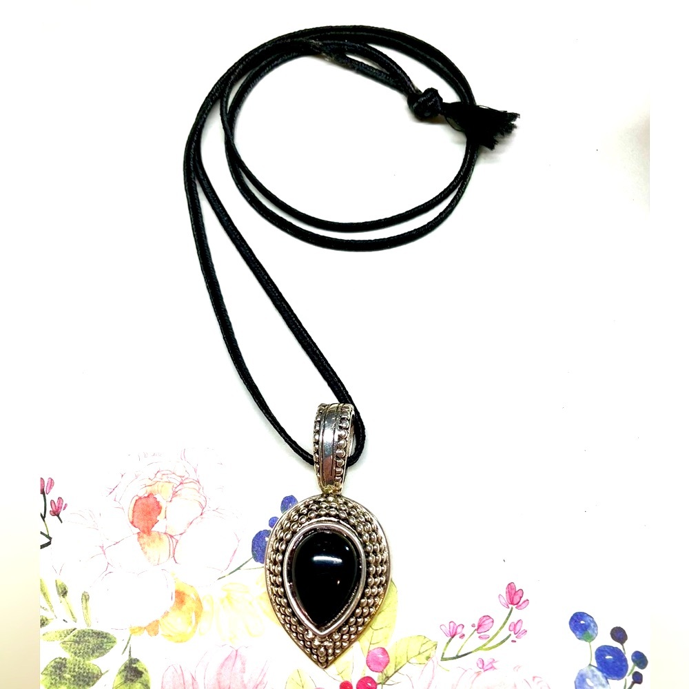 Vintage 90s Pendant Necklace Perfect Spring 2026 Spring Pendent Necklace